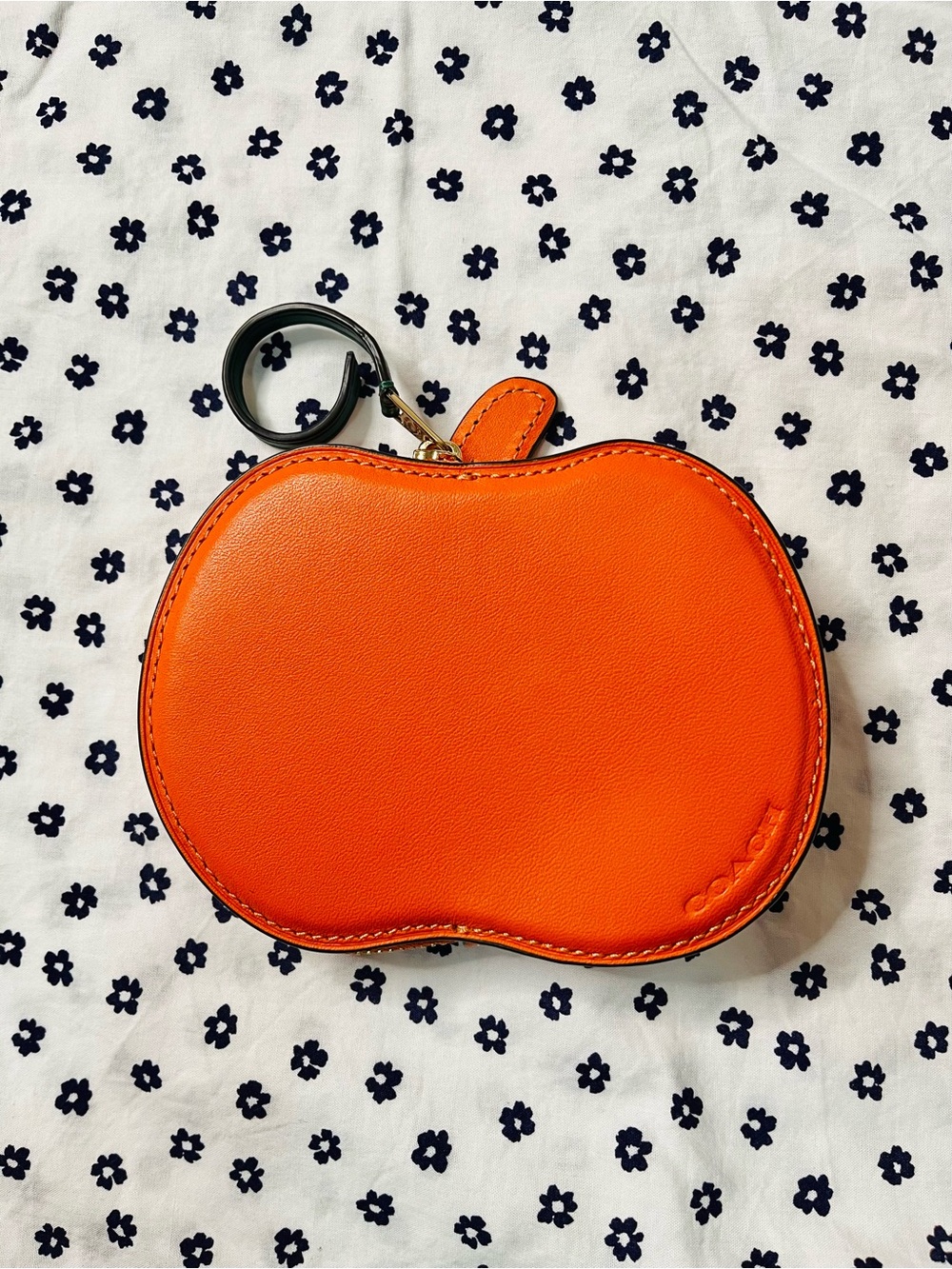 🎃 Coach Pumpkin Shaped Coin/Card Case – Orange Glovetanned Leather NWOT